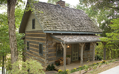 小さく建てて小さく暮らすジャイルズ邸 in ダンドリッジ テネシー州